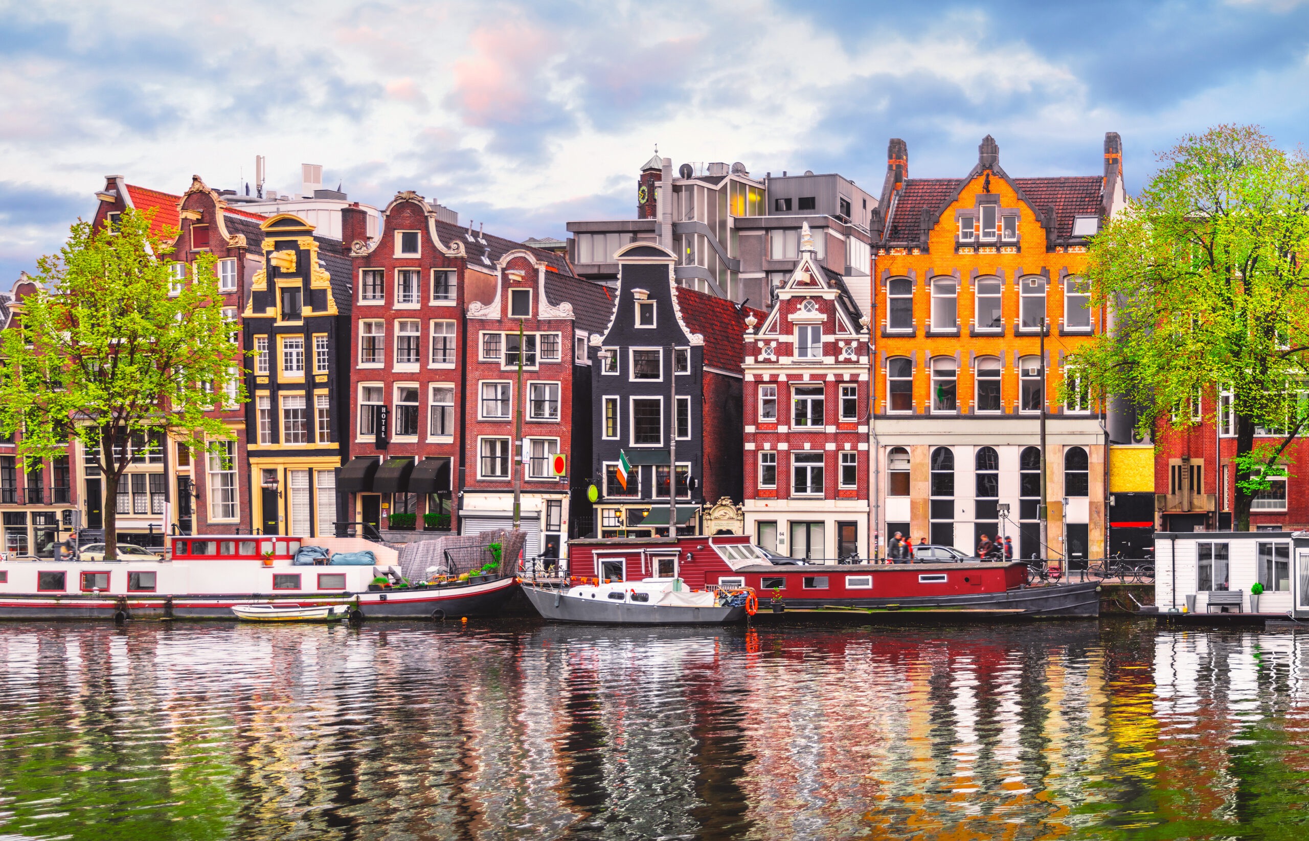 Featured image for “New Deal: Fly United Airlines Business Class To Amsterdam”